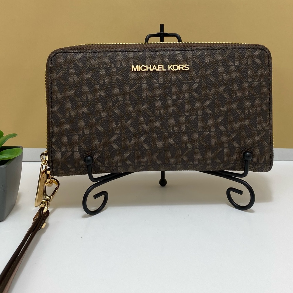 Michael kors wallet
